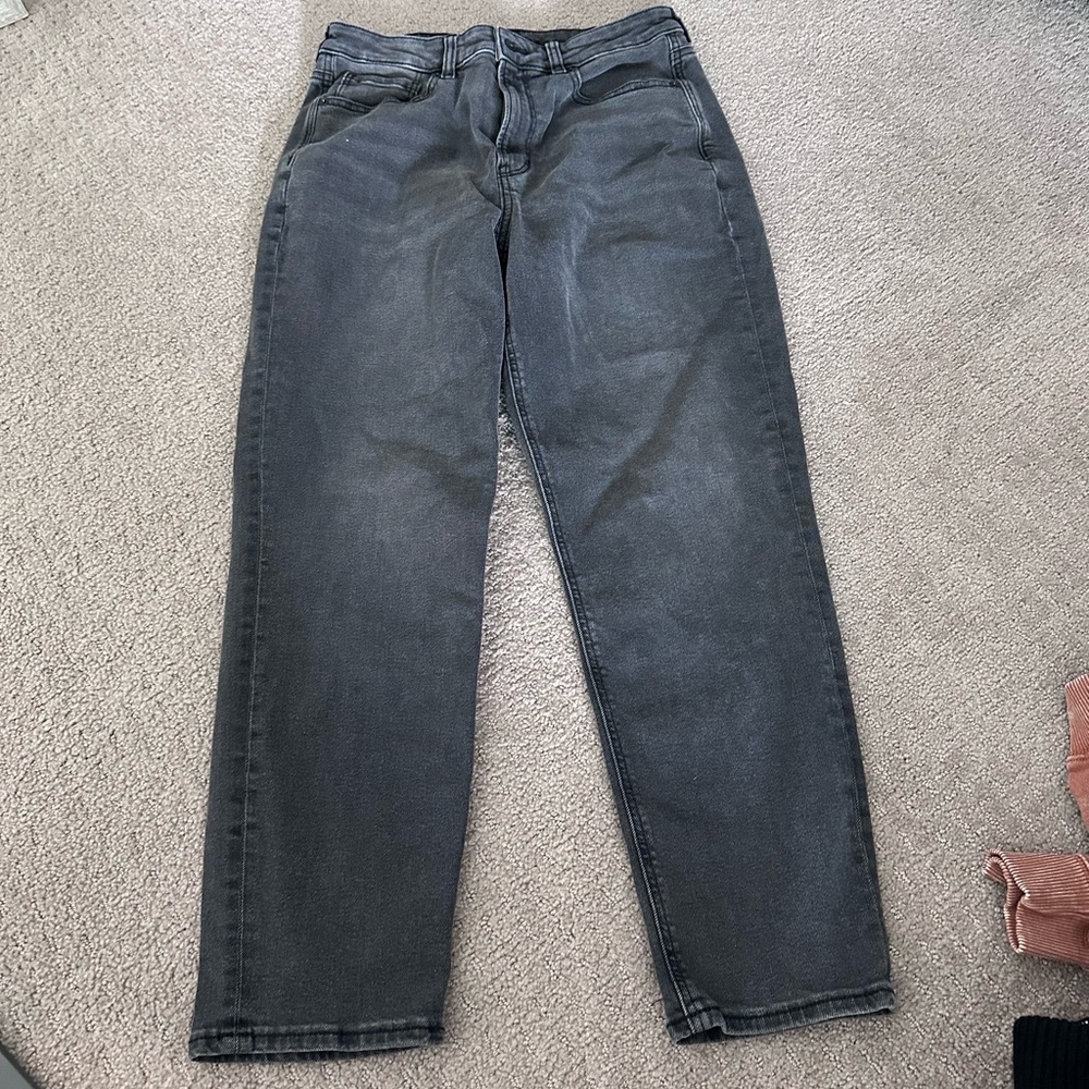American Eagle Black Mom Jeans size 8 Short